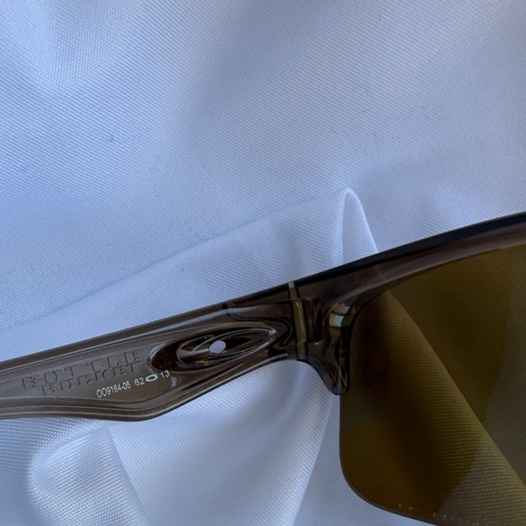 Brown Oakley Bottle Rocket Sunglasses with Tinted Lenses - Picture 8 of 11